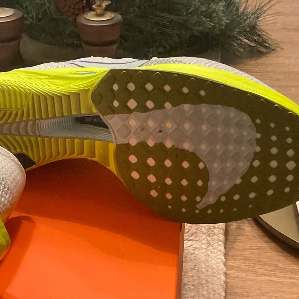 Nike Men's ZoomX VaporFly Next% 3 - Picture 11 of 11